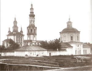 Фото начала XX в Храм Иоанна Предтечи на заднем плане слева и Старопокровская церковь