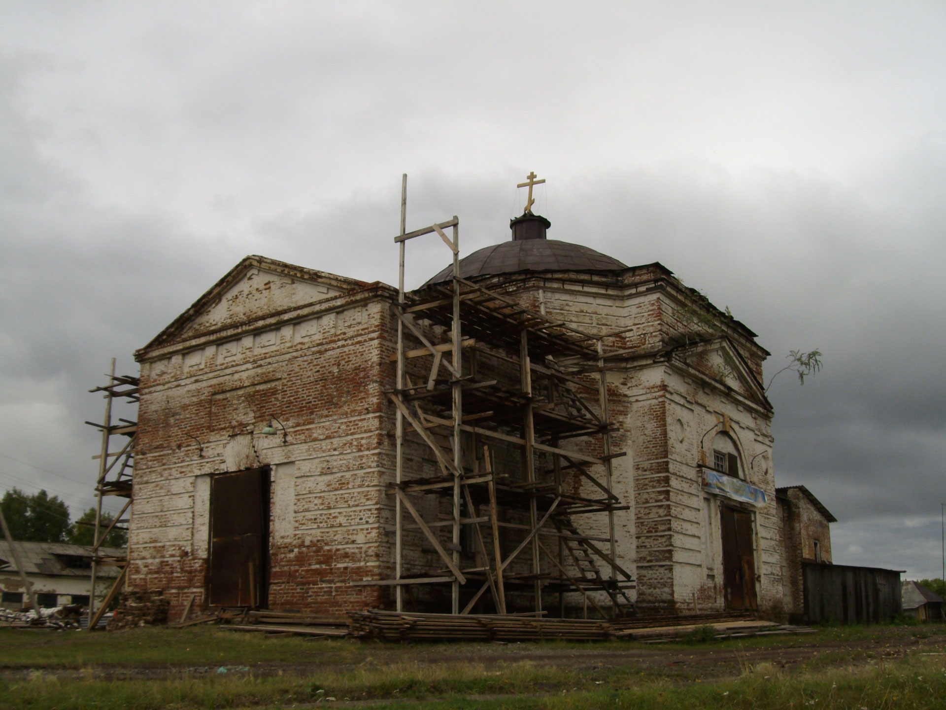 Село романово свердловская область. Храм в Романово Серовского района. Храм села Романово Свердловской. Село Романово Свердловская область Серовский район. Церковь в селе Романово Свердловская область.